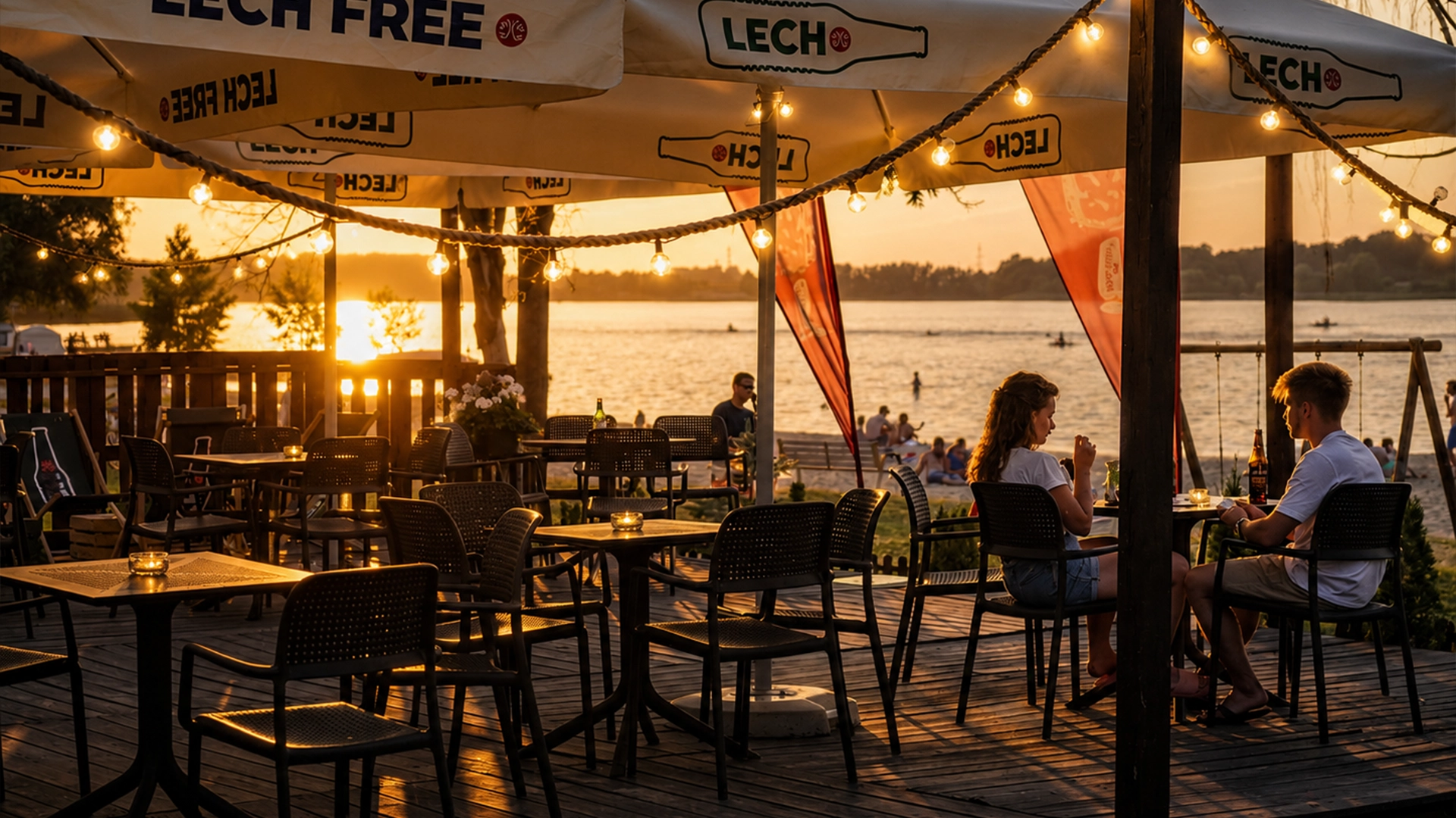 Taras Beach Baru Łąka nad jeziorem o zachodzie słońca